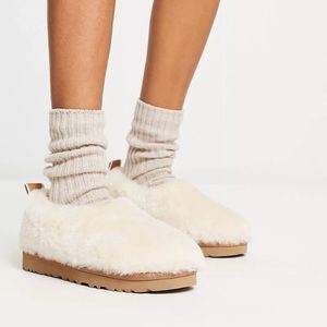 New without box Women Ugg Uggs shearling shoes booties Size 6